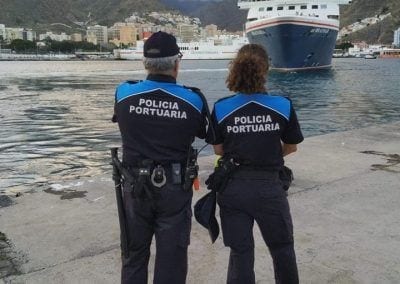 policía Portuaria en atraque de buque