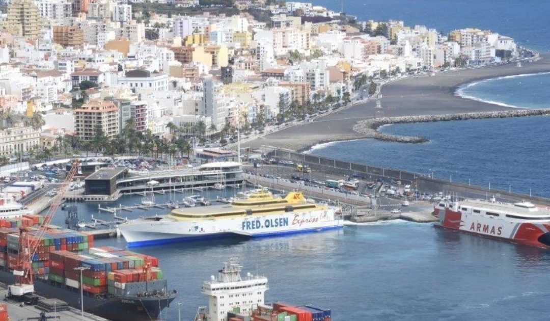 La Autoridad Portuaria tinerfeña autoriza el montaje de un parking público desmontable en el puerto de La Palma