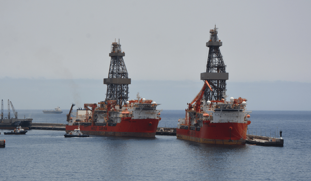 El perforador West Carina zarpa del puerto de Santa Cruz de Tenerife tras someterse a trabajos para su reactivación